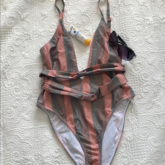 Urban Outfitters Cici Knotty one piece Swimsuit High Leg - Picture 4 of 10